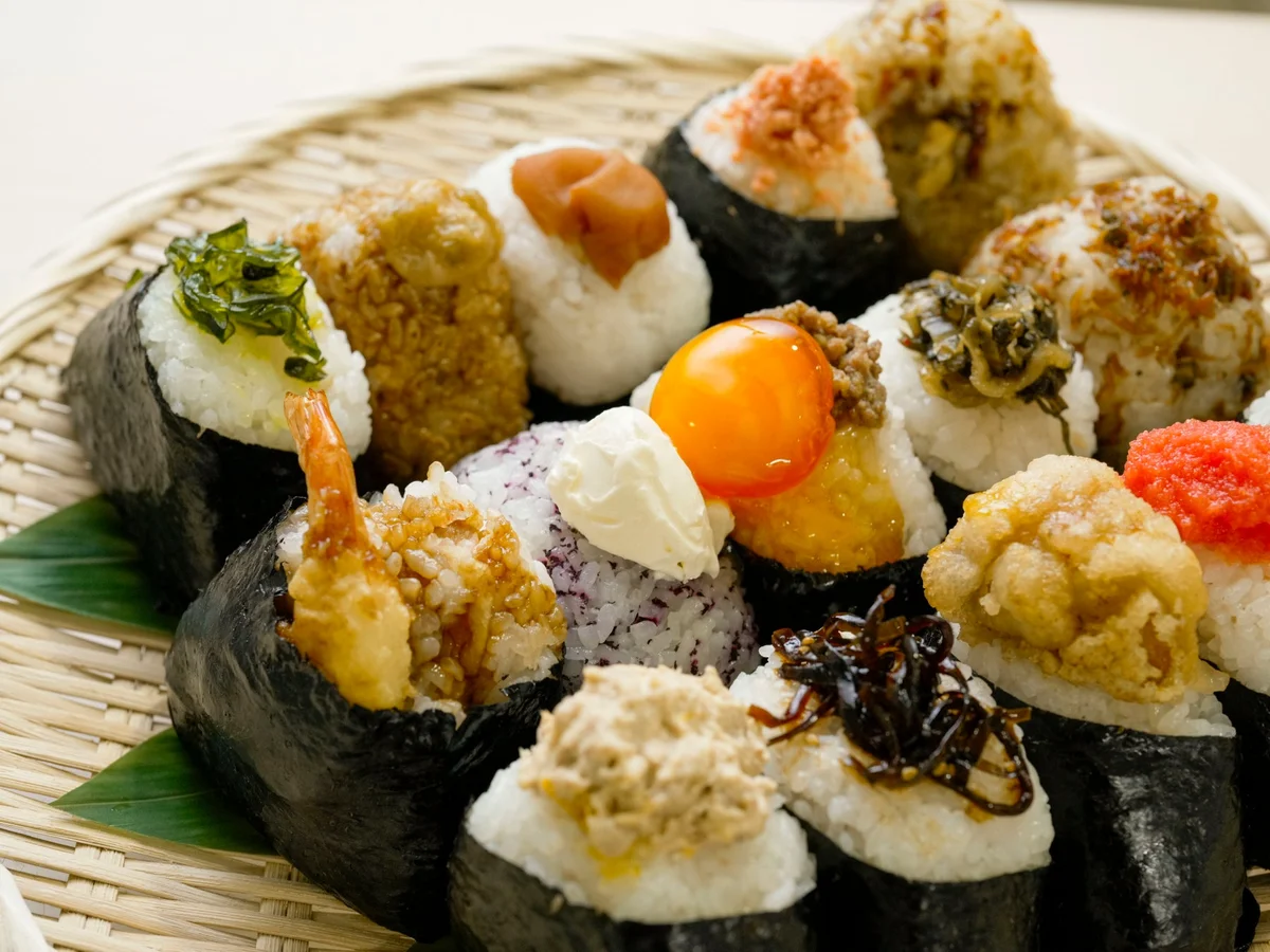 Comenocoto — Tenjin Building — Operator illustrative rice-ball assortment; individual unlabelled fillings not inferred