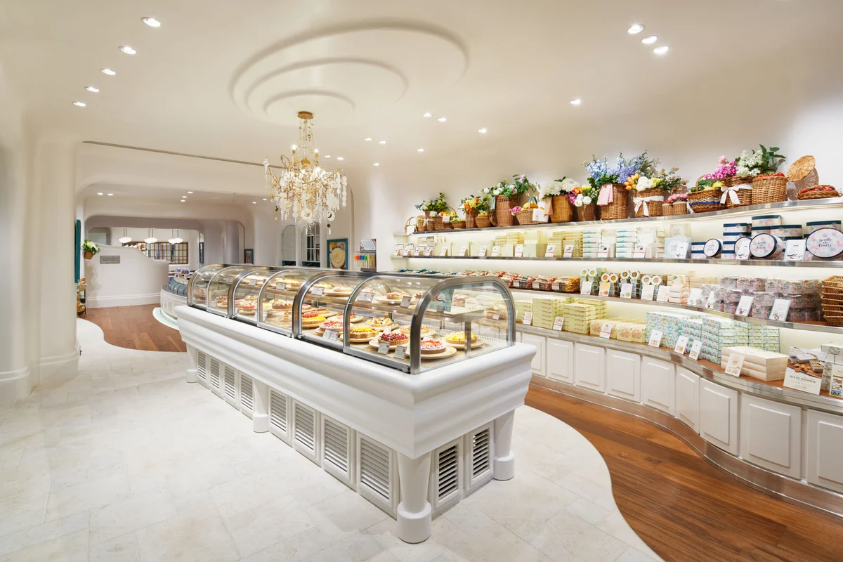 Qu’il fait bon — Nagoya Sakae — Shop interior and tart display at nagoya-sakae from its operator branch gallery; unlabelled display tarts are not identified as current menu items.