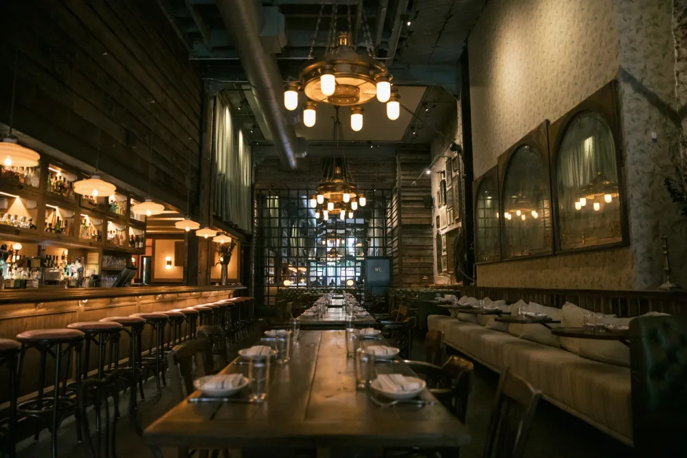 Bar and dining room at Harp & Crown