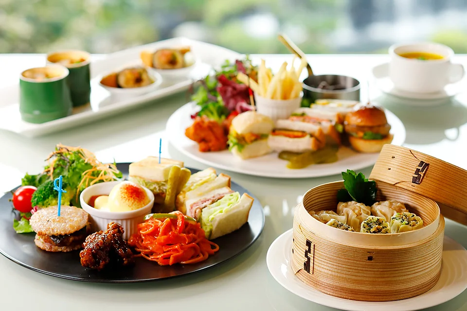 Garden Lounge — Hotel New Otani Tokyo — Operator food or drink presentation; current offer applicability and dish identity are not inferred